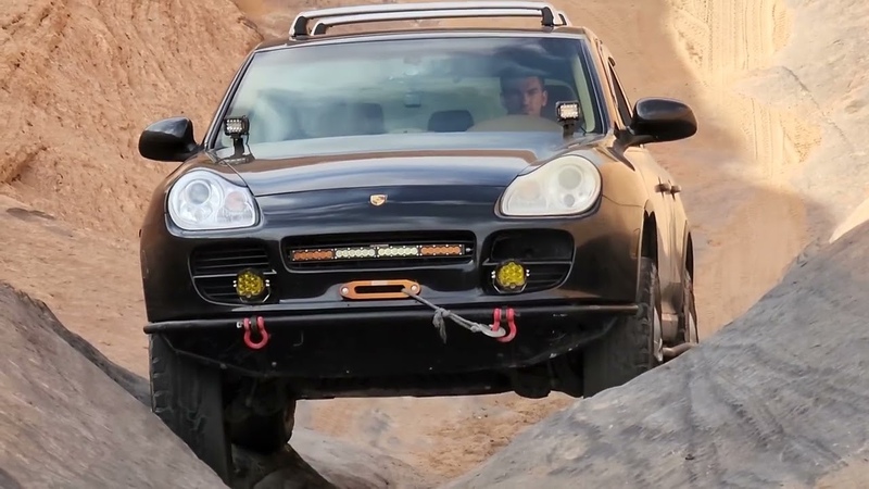 Porsche Cayenne Passing Hells