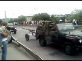 Эстония готова дать отпор России. Военный парад в Эстонии. Только не смеяться !