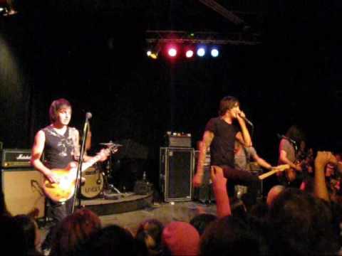 Of Mice Men Poker Face ( With Austin Carlile) ( LIVE