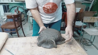 Как сделать фактурный пласт и сформировать из него тарелку.