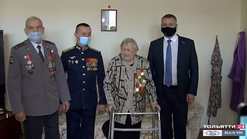Ветерана Екатерину Аверочкину поздравил военный оркестр