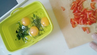 Советский омлет с зеленью и перцем в аэрогриле iCook от компании Амвэй. 20 минут хорошего завтрака.