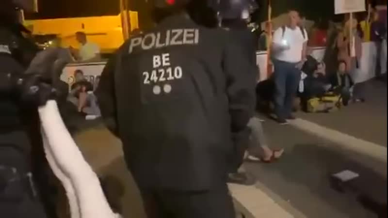 Kurz nach Mitternacht Brutale und illegale Auflösung des Corona Camps in