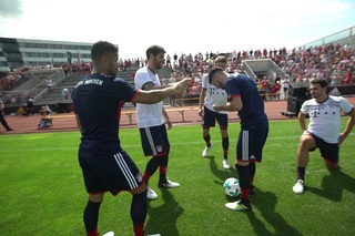 F2 KICK ABOUT WITH BAYERN MUNICH FIRST TEAM!