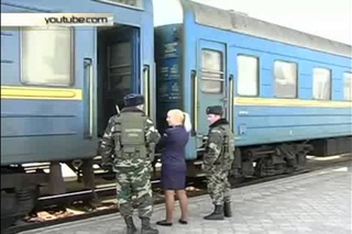 Украина хочет снова отправлять поезда в Крым