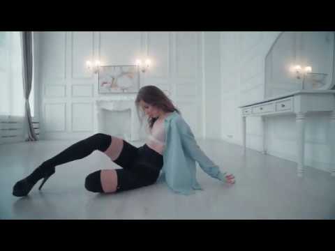 Sabrina Claudio, Stand Still, strip