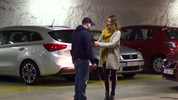 Слепой на парковке, Blind man prank (social