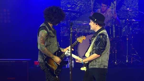 Fall Out Boy Sugar, Were Going Down ( Live in Los Angeles 6 13