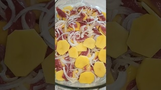 Простой ленивый ужин в духовке! 🔥 Картофель с мясом. Рецепт в описании.