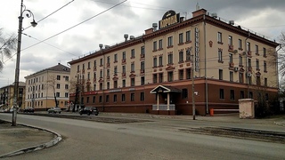 Магнитогорск, улица Комсомольская, гостиница Корона ()