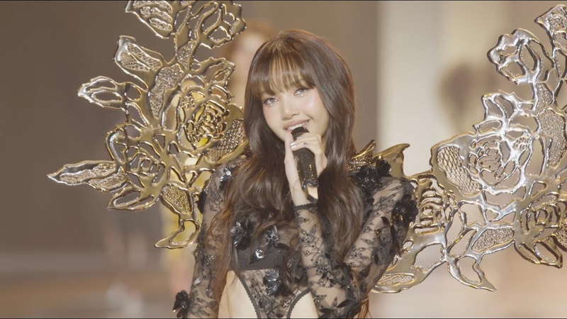 241015 LISA ( BLACKPINK) Moonlit Floor live Victoria s Secret Fashion Show