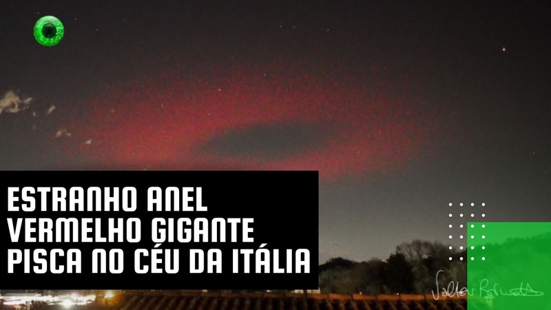 Estranho anel vermelho gigante pisca no céu da