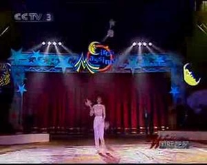 KRISTINA KOKORINA Juggling