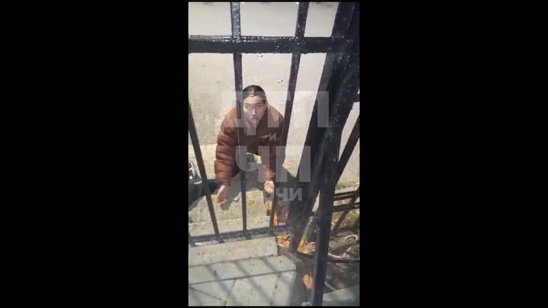 Помещенная в психдиспансер Сочи привязала сына ремнями для