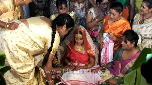 Showering the bride with gifts: Assamese Juron in a