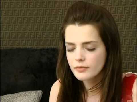 Roxane Mesquida Une Veille maîtresse Entretien : Olivier