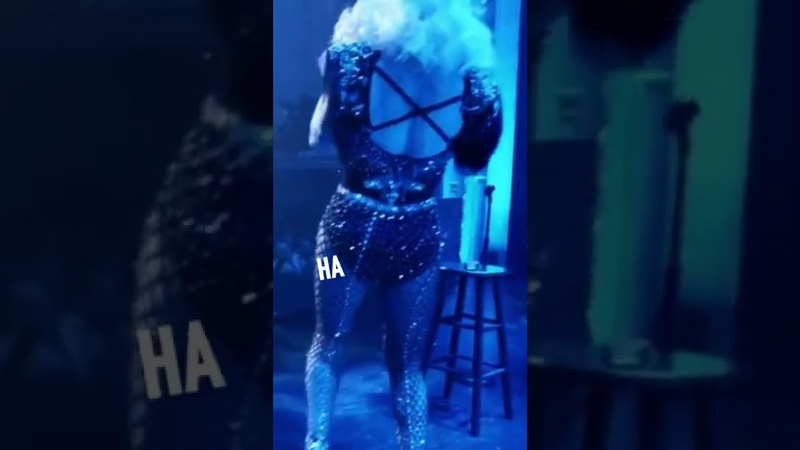 katya pausing her comedy set to piss herself