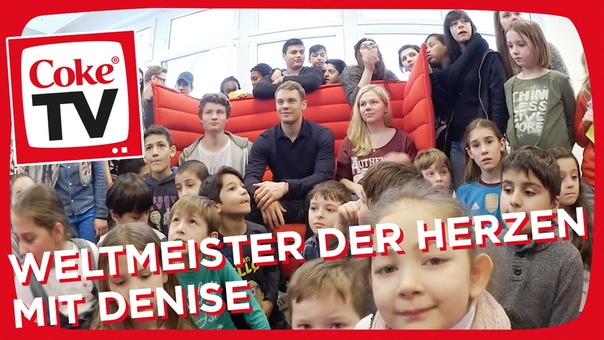 Manuel Neuer kickt mit Dner Denise, , Coke