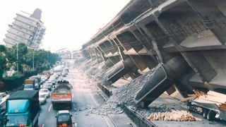 The strongest M7.6 earthquake shook Japan! Tsunami waves and hundreds of collapsed houses