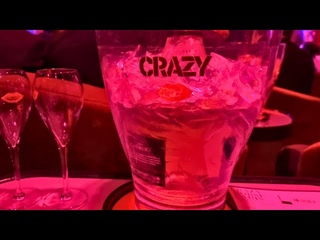 Знаменитое кабаре в Париже Crazy Horse.