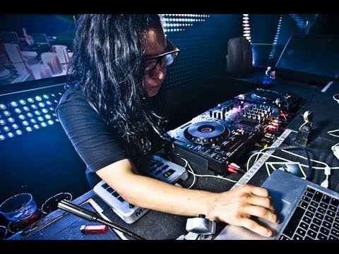 SKRILLEX DROPS BASS BOMBS SHAMBHALA 2011