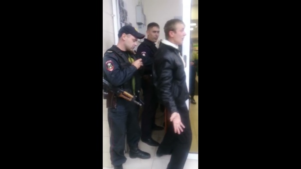 Он под