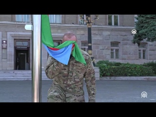 Ильхам Алиев поднял флаг Азербайджана в Ханкенди