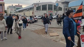 Уфа, 14 сентября. Пикет, раздача газет и сбор подписей за отмену решений Горбачева.