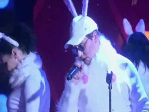 Григорий Лепс в костюме кролика на Новый 2011
