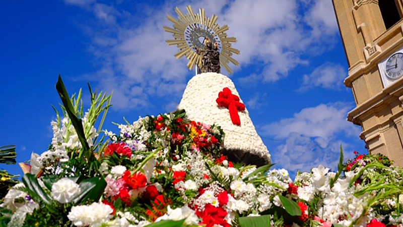 Ofrenda de flores a la Virgen del Pilar Zaragoza