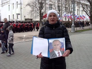 Вчера на площади Нахимова торговали, РАДовались жизни, пикетировали за освобождение честного Гены Басова и собирали подписи по
