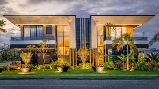POR DENTRO DE UMA CASA ÍCONICA MODERNA EM PRETO COM PROJETO SURPREENDENTE A VENDA NA CIDADE ALPHA