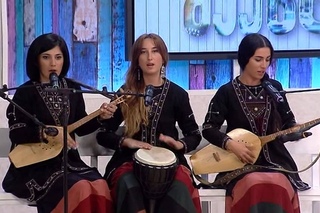 დები გოგოჭურები “მაესტროს შუადღეში“-გამო&