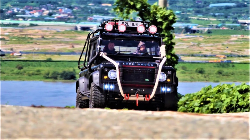 Boom Racing BRX02 Land Rover Defender D110 Pickup off road in rainy season