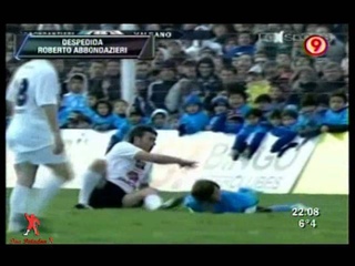 El pato Abbondanzieri  disciplina a su hijo en medio de un partido