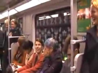 люди Накурились в  метро