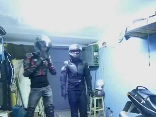 ритуальный танец байкеров перед выездом)