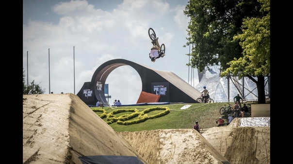 Big air freestyle mountain biking Swatch Prime Line