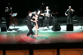 Pavel Bogdan y Maria Pochukaeva. Solo tango orquesta. A las cinco en la