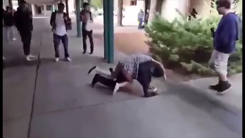 Девушки вырубают