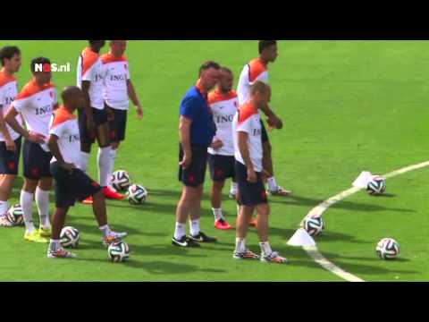 Van Gaal woedend, publiek juicht, NOS WK
