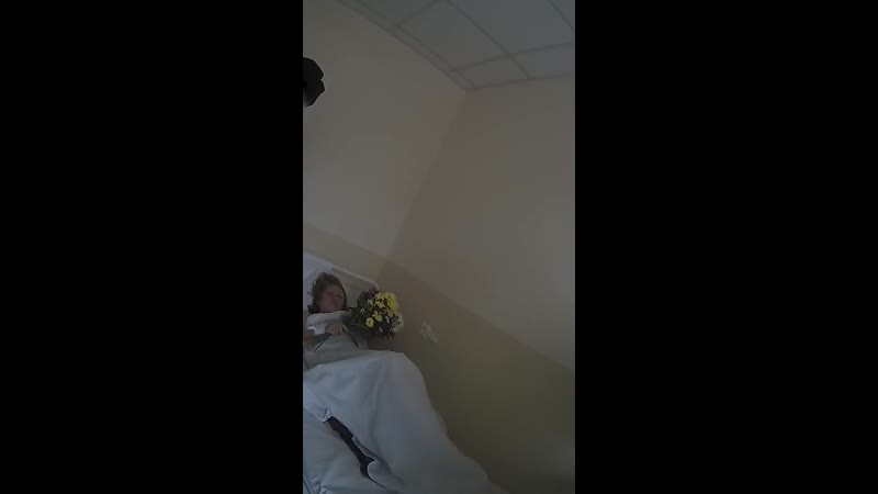 Ударивший пожилую петербурженку полицейский пришел