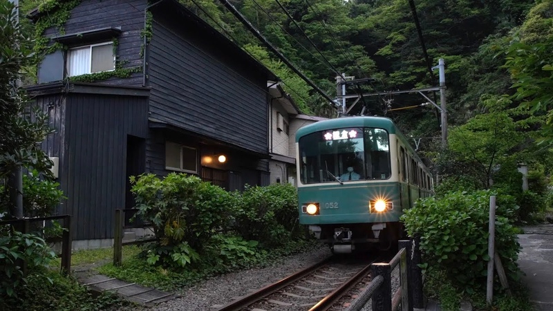 4 K Japan Strolling in the back alleys where the Enoden runs in