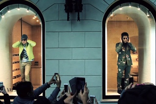 ZOOLANDER 2 - Derek e Hansel in vetrina da Valentino a Roma