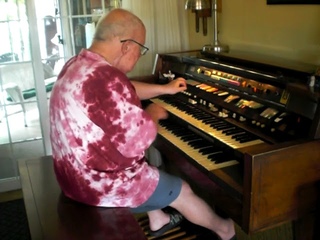 Mike Reed plays Duke Ellington's Satin Doll on the 1974 Hammond Grandee Organ