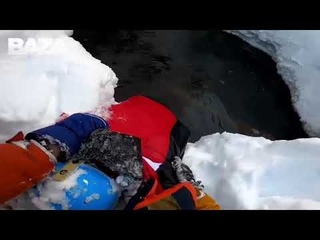 В Сочи лыжник на скорости улетел с горной трассы в ледяной ручей