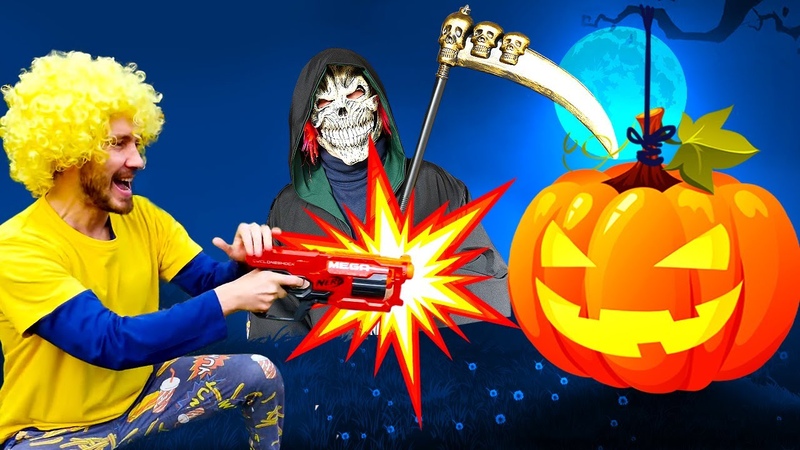 Dos payasos luchan contra la Muerte Halloween en Blaster Castle. Juegos de disparos con