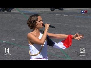 14 Juillet 2022 -  Dfil militaire du 14/07 - TF1 - Candice Parise