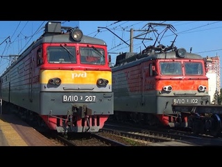 Встреча электровозов ВЛ10У-207 и ВЛ10У-102 с контейнерными грузовыми поездами