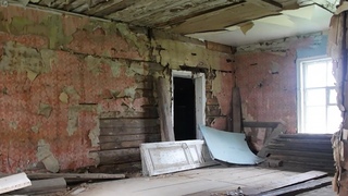 Священник восстановил старинное заброшенное здание в Ярославской области для молодежных балов